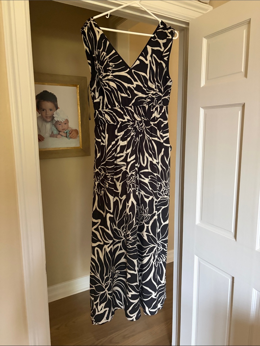 Rachel Zoe Black and White Floral V-Neck Maxi Dress